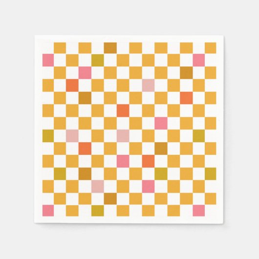 イエローピンクチェッカーボードパターン誕生日 スタンダードカクテルナプキン (正面)