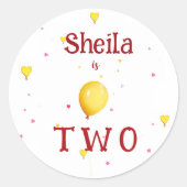 イエローピンクバルーン誕生日パーティーのパーソナライズ ラウンドシール (正面)