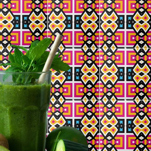 イエローピンク鮮やかモザイク幾何学模様パターン(の模様が)ある タイル