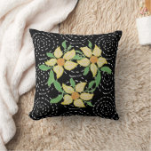 イエローフラワーオンホワイトステッチ黒装飾用クッション クッション (ブランケット)