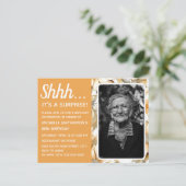 イエローフローラル女性80歳の誕生日写真 インビテーションポストカード (スタンド正面)
