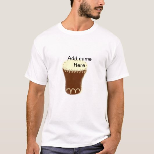 イエローブラウンの太鼓の水彩画に名前を追加 手描きのs tシャツ (正面)