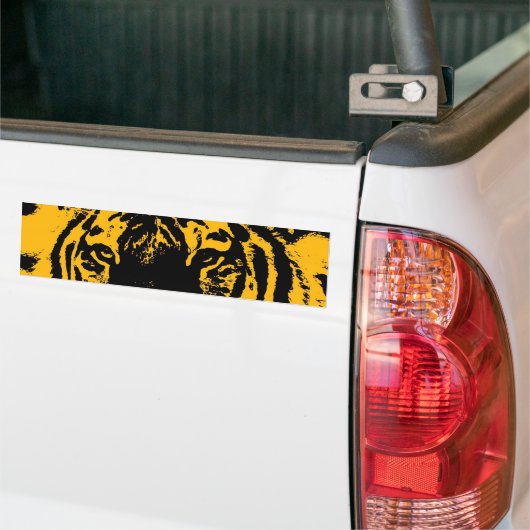 イエローブラックタイガーアイズアートポップ・アートのバンパーステッカー バンパーステッカー (トラック上)