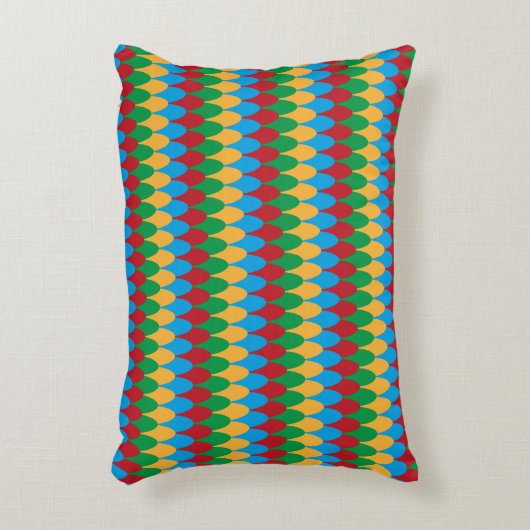 イエローブルーグリーンとレッドジオメトリックスキャロップ アクセントクッション (正面(垂直))