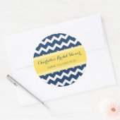 イエローブルーシェブロンブライダルシャワーメッセージカード ラウンドシール (封筒)