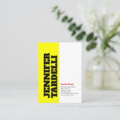 イエローホワイトはっきりしたフォントミニマモダンリスト 名刺 (スタンド正面)