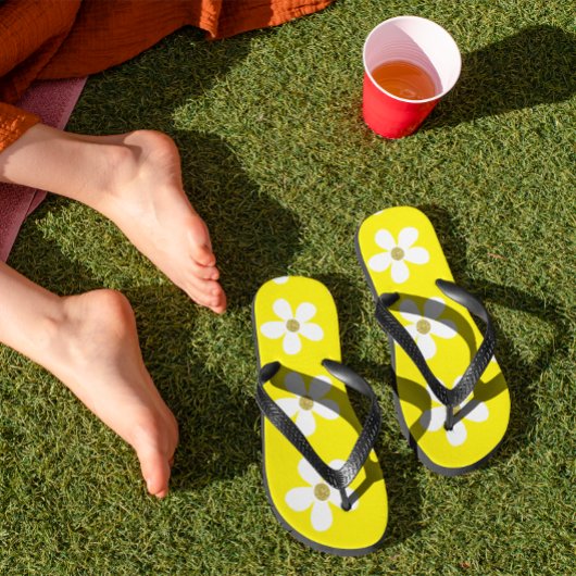 イエローホワイトシンプルデイジー金ゴールドモノグラム ビーチサンダル