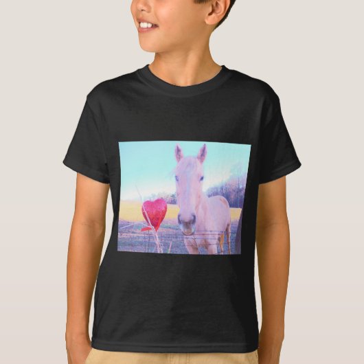 イエローホースと赤いハート Tシャツ (正面)