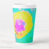 イエローポピーとホットピンクセンターターコイズ カフェラテマグ (正面)