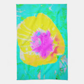 イエローポピーとホットピンクセンターターコイズ キッチンタオル (縦)