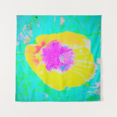 イエローポピーとホットピンクセンターターコイズ タペストリー (正面(横))