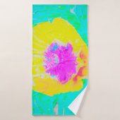 イエローポピーとホットピンクセンターターコイズ バスタオル (バスタオル)