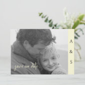 イエローモダン シンプル 白黒写真 横向き セーブザデート (スタンド正面)