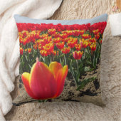 イエローレッドチューリップフィールド装飾用クッション クッション (ブランケット)