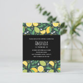 イエローレモンとグリーンライムフルーツパターン誕生日 インビテーションポストカード (スタンド正面)