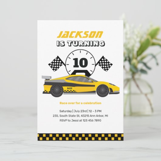 イエローレーシングカーレースクッズボーイズ誕生日 招待状 (スタンド正面)