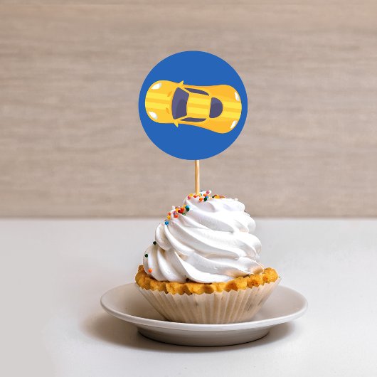 イエローレーシングカーレーストラック男の赤ちゃん献身 ラウンドシール