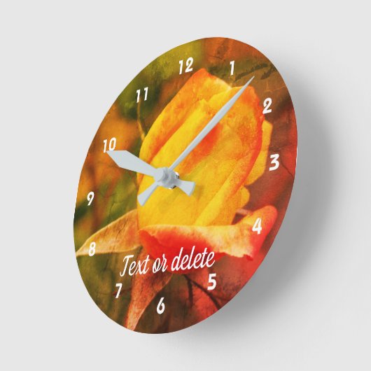 イエローローズバド(赤いハイライト付き)抽象芸術 ラウンド壁時計 (傾斜)