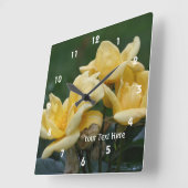 イエローローズフラワートリオパーソナライズされた スクエア壁時計 (傾斜)