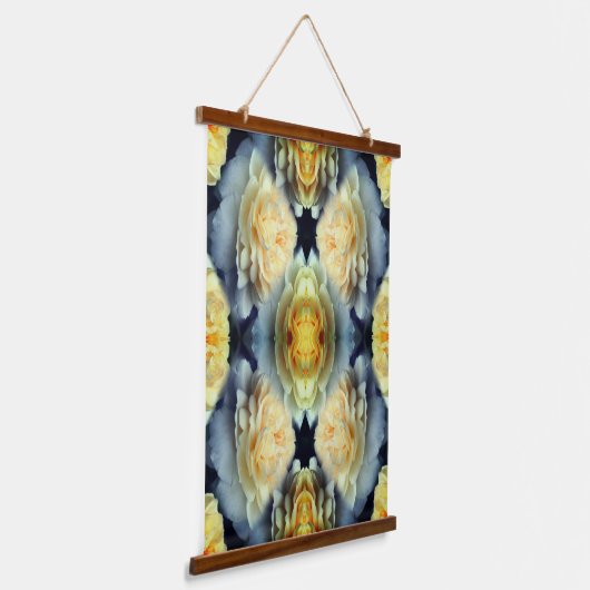 イエローローズレインドロップフローラ抽象芸術 吊り下げ型タペストリー (傾斜あり)