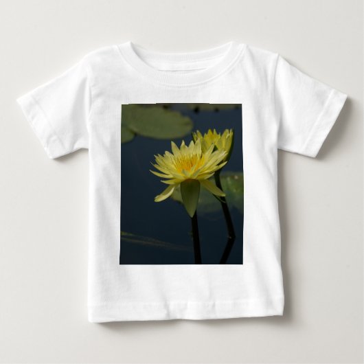 イエローロータス《植物》スイレン ベビーTシャツ (正面)