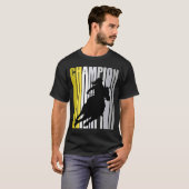 イエロー女性のカーボーイチャンピオン乗馬バレルレース Tシャツ (正面フル)