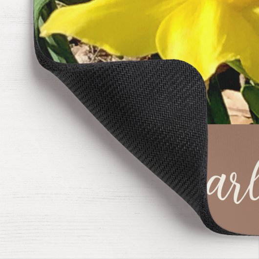 イエロー春ダッフォディルインザガーデン名前をカスタムする マウスパッド (コーナー)