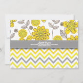 イエロー & グレー シェブロン フラワー モダン バースデー パーティー 招待状 (裏面)