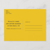 イエロー＆ホワイトのストライプ モダンチックなSave the Date 案内ポストカード (裏面)