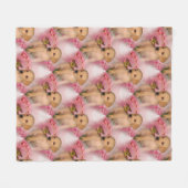 イエロー・ラブラドール・レトリーバー子蝶の動物模様 フリースブランケット (正面(横))