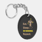 イカれたサルがいる Eat Sleep Go Bananas Repeat キーホルダー (正面左)