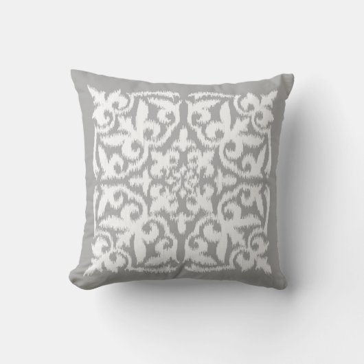 イカットのダマスク織パターン-銀製の灰色および白 クッション (正面)