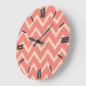 イカットシェブロン – コーラルオレンジと桃 ラージ壁時計 (傾斜)