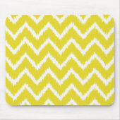 イカットシボロン – マスタードイエローとホワイト マウスパッド (正面)