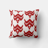 イカットスタイル化フローラ – 暗赤と白色 クッション (裏面)