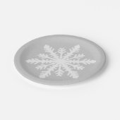 イカットスノーフレーク – シルバーグレーと白 ペーパープレート (アングル)