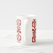 イカットムーリッシュダマスク – 暗赤と白色 ボーンチャイナマグカップ (裏面)
