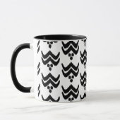 イカット様式化フローラ – 白黒マグカップ マグカップ (左)