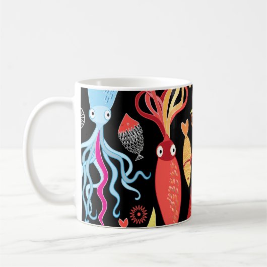 イカ数々のの黒背景 コーヒーマグカップ (左)