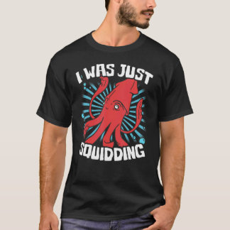 イカ釣りをしていたらイカ 魚 タコ 海鮮 Tシャツ