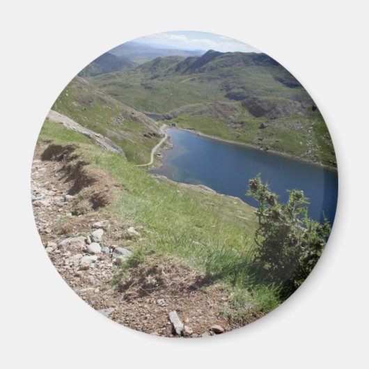 イギリスで一番高い山であるスノードンまで歩いて行く マグネット (正面)