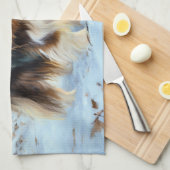 イギリスのおもちゃスパニエル犬が雪のクリスマスを過ごす キッチンタオル (四つ折り)