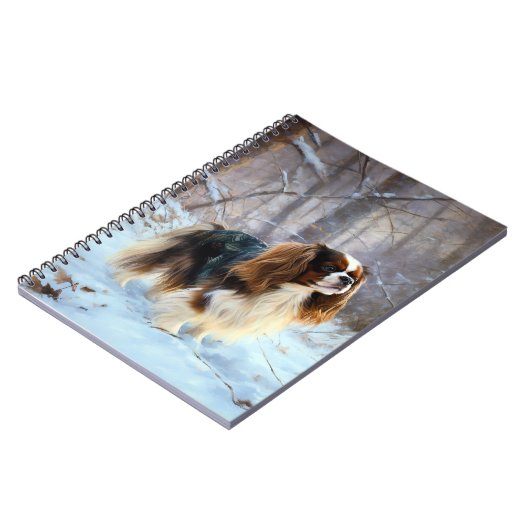 イギリスのおもちゃスパニエル犬が雪のクリスマスを過ごす ノートブック (左側)