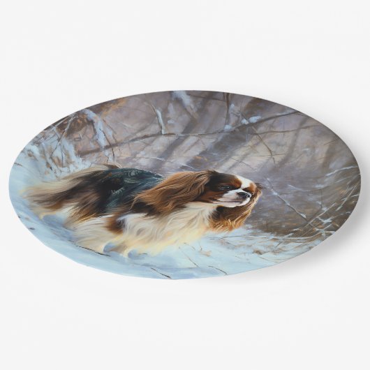 イギリスのおもちゃスパニエル犬が雪のクリスマスを過ごす ペーパープレート (アングル)