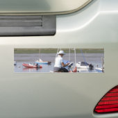 イギリスのウェスト・サセックス州ボシャム・ハーバーのアーティスト。 バンパーステッカー (車上)