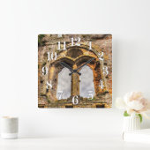 イギリスのウェールズにある中世の城ウィンドウ スクエア壁時計 (ホーム)