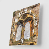 イギリスのウェールズにある中世の城ウィンドウ スクエア壁時計 (傾斜)