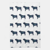 イギリスのブルドッグ犬が水の色を選ぶシルエット キッチンタオル (縦)