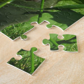 イギリスのブル・テリアがを覗き葉込む ジグソーパズル (側面)