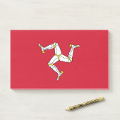 イギリスのマン島の国旗を掲げたメモ ポストイット (デスク)